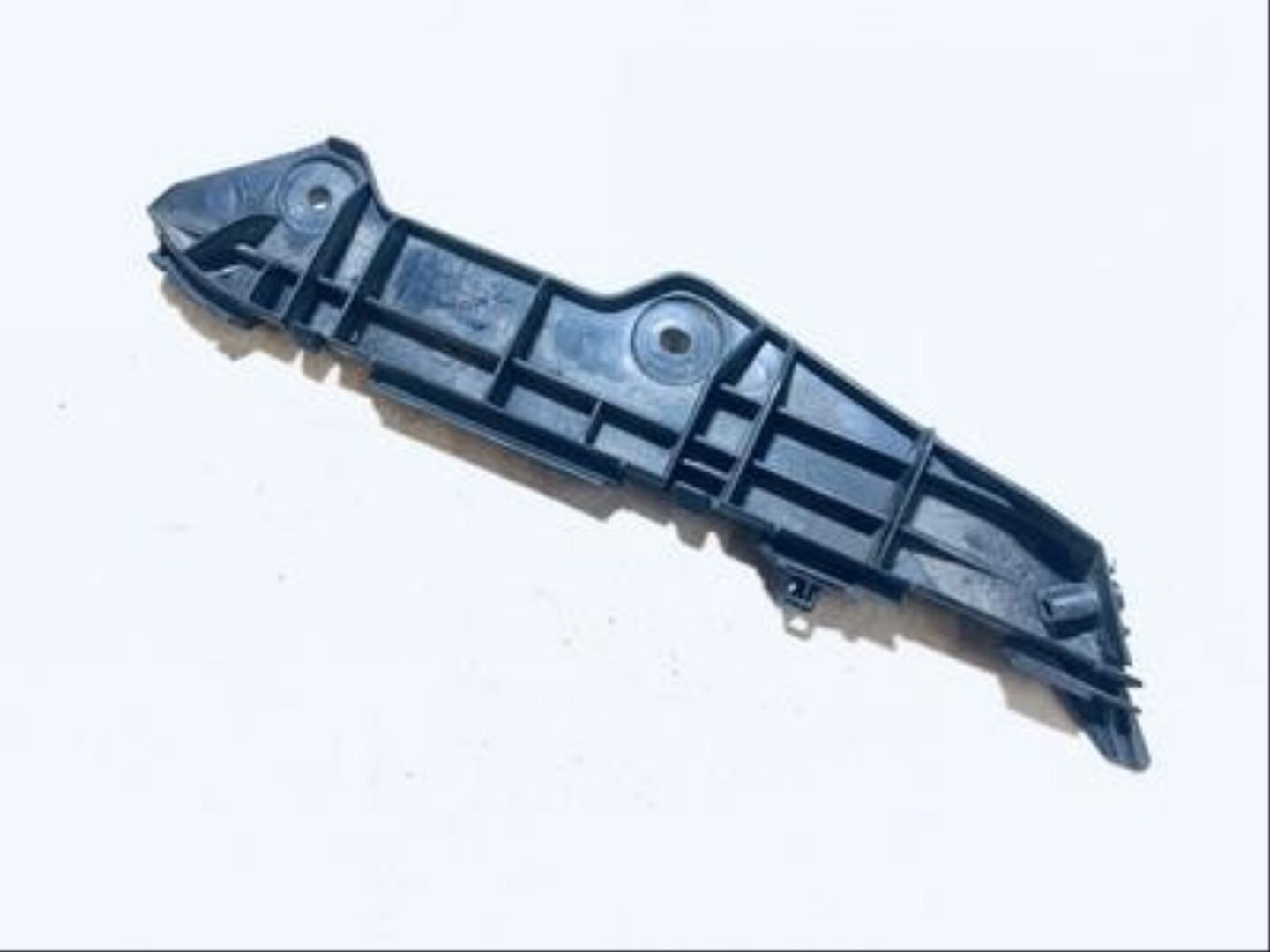 Mercedes E Serisi W213 AMG Arka Tampon Üst Bağlantı Braketi Sol 2138850065