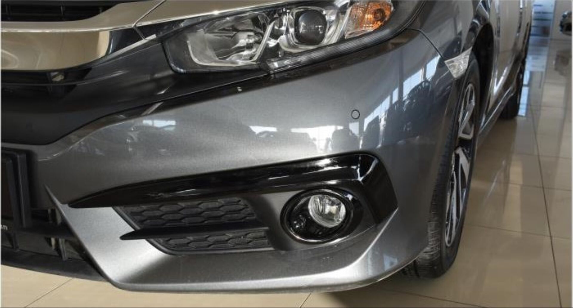 Honda Civic FC5 Makyajsız Kasa Sis Farı Kaşı Kırmızı Şeritli Piano Black