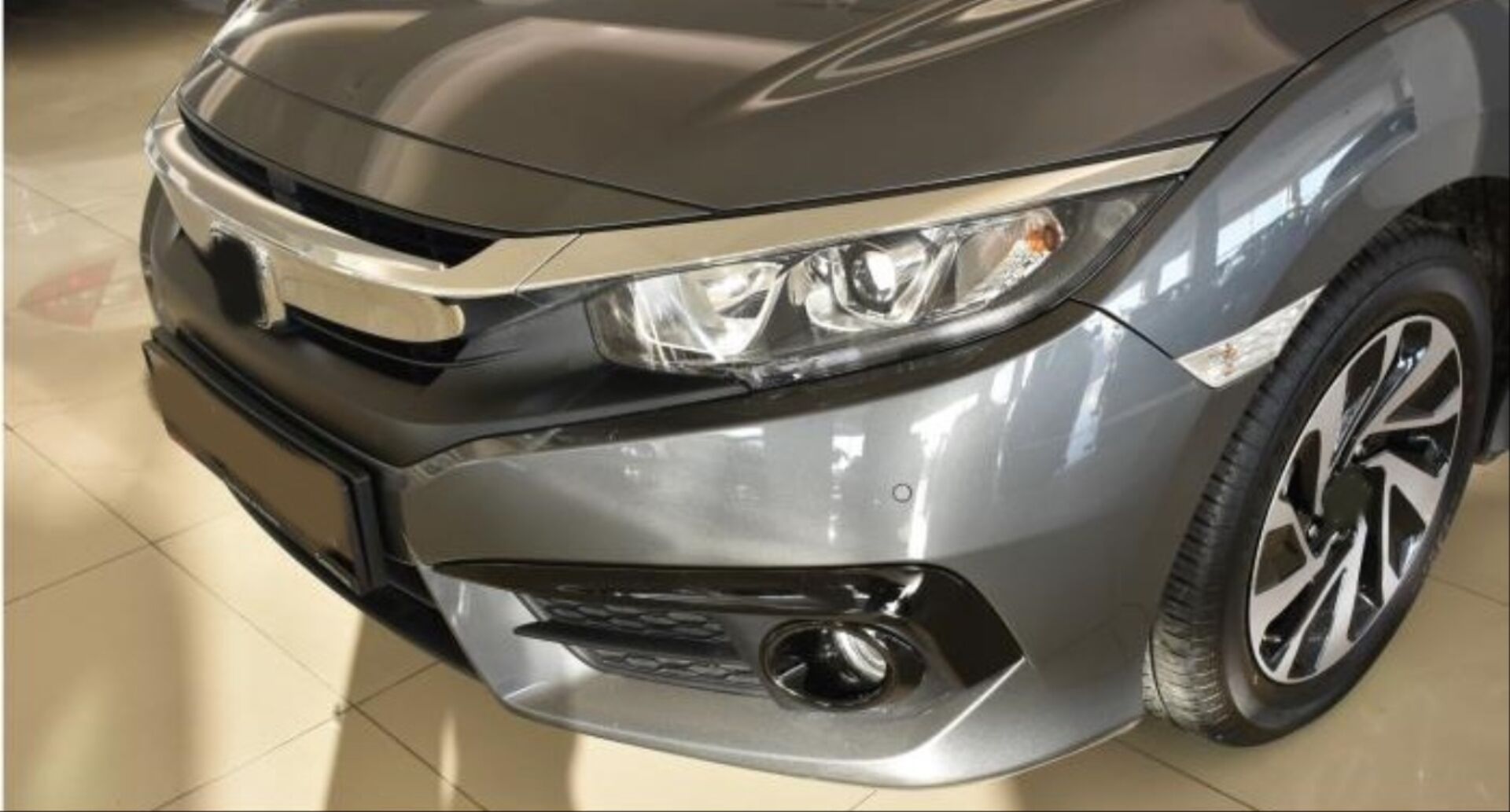 Honda Civic FC5 Makyajsız Kasa Sis Farı Kaşı Kırmızı Şeritli Piano Black