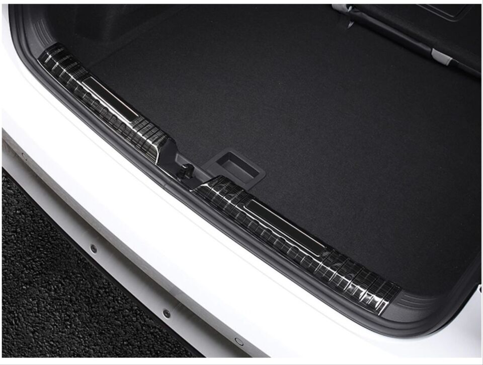VW Golf 8 (MK8) Paslanmaz Çelik Arka Tampon Eşik Koruma Titanyum Siyah