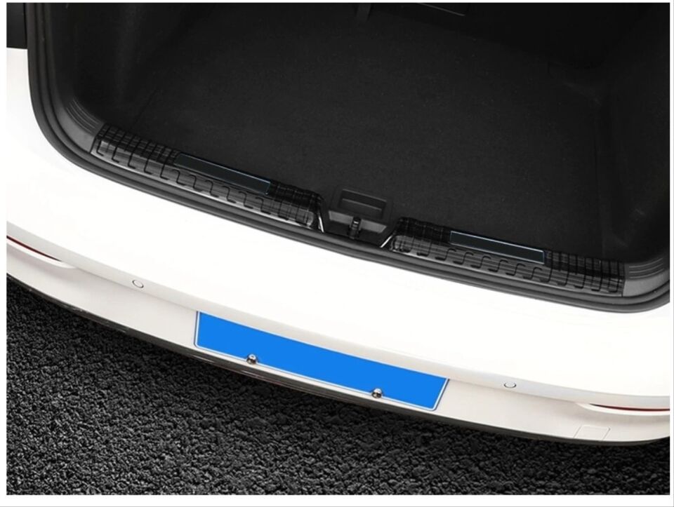 VW Golf 8 (MK8) Paslanmaz Çelik Arka Tampon Eşik Koruma Titanyum Siyah
