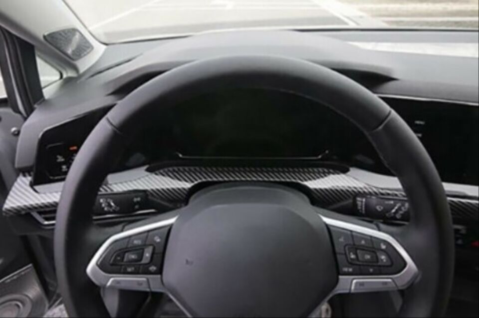 VW Golf 8 (MK8) Ön Göğüs ve Multimedya Çerçeve Seti Karbon Desen