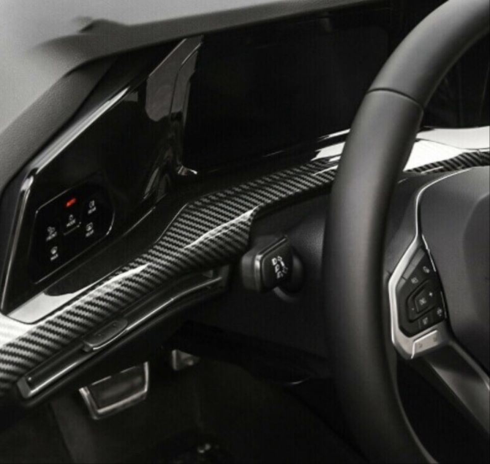 VW Golf 8 (MK8) Ön Göğüs ve Multimedya Çerçeve Seti Karbon Desen