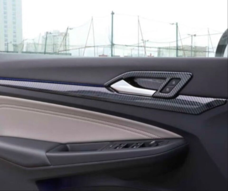 VW Golf 8 (MK8) İç Kapı Kolu Havuz Kaplama Seti Karbon Desen