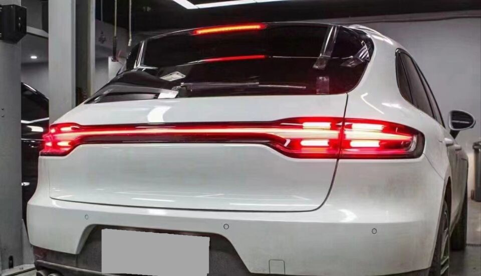 Porsche Macan 95B için Makyajlı Kasa Arka Dönüşüm Seti (Bagaj Kapağı ve Kırmızı Stop)
