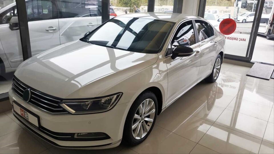 Volkswagen Passat B8/B8.5 2015+ Piano Black Ayna Kapağı Seti
