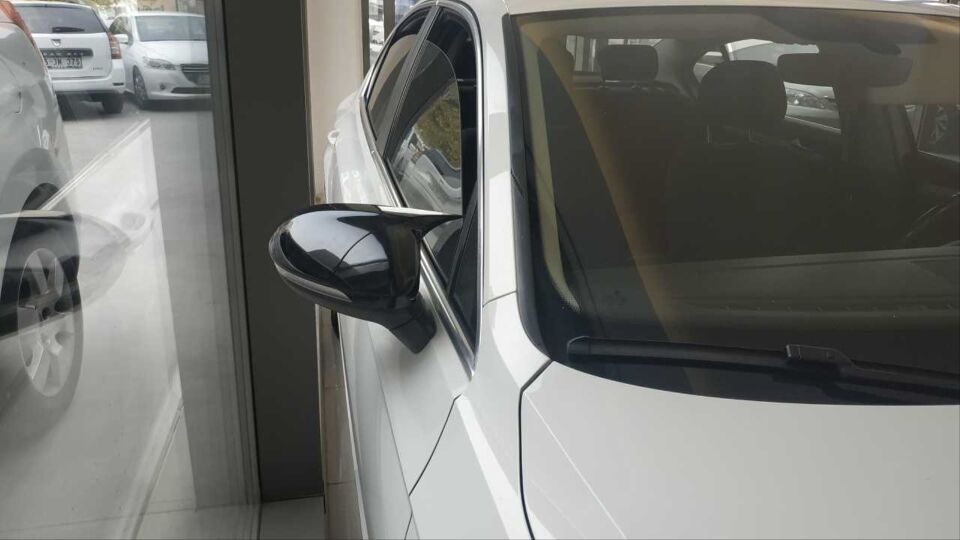 Volkswagen Passat B8/B8.5 2015+ Piano Black Ayna Kapağı Seti