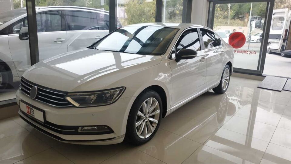 Volkswagen Passat B8/B8.5 2015+ Piano Black Ayna Kapağı Seti