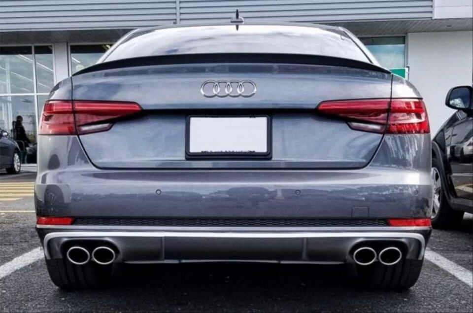 Audi A4 B9 M  Bagaj Spoyleri Piano Black