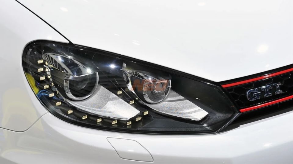 GOLF 6 R20 LED FAR