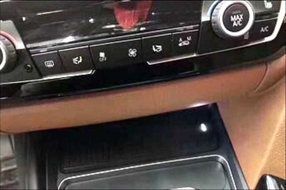 BMW 3 Serisi F30 Kablosuz Şarj (2012-2018)