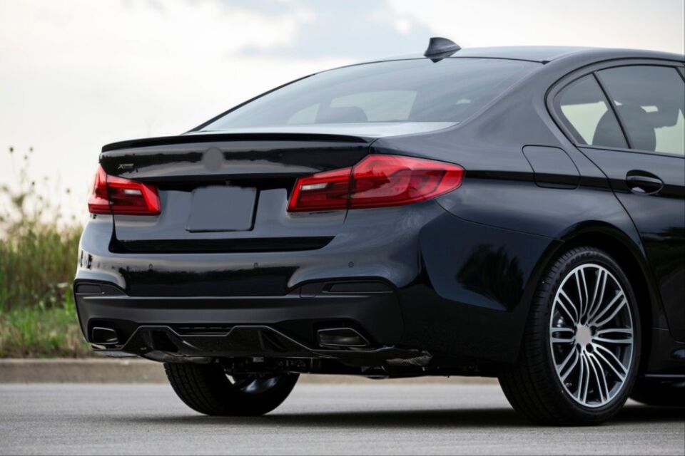 BMW 5 Serisi G30 Hybrid Spoiler - Piano Black