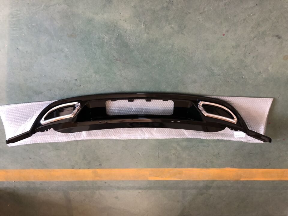 Volkswagen Golf 6 Standart 2008-2013 Golf 7.5 R-Line Arka Difüzör ve Egzoz Ucu Seti