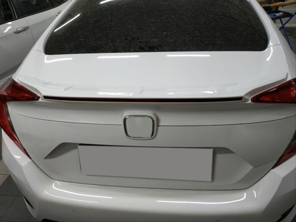 Honda Civic FC5 2016-2021 Kayar Sinyalli LED'li Bagaj Spoyleri (Piano Black)