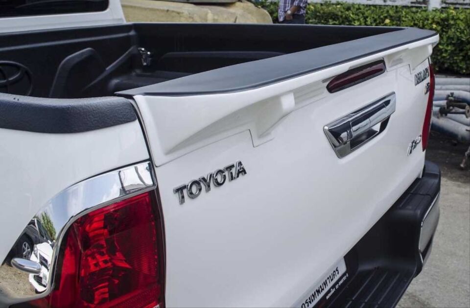 Toyota Hilux Revo (16-19) Bagaj Kapağı Üst Kenar Koruma Kaplaması
