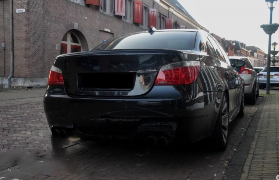 BMW 5 Serisi E60 M5 Bagaj Spoiler - Piano Black