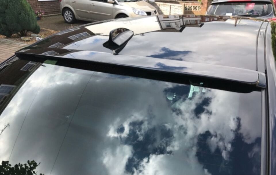 BMW 3 Serisi E90 Cam Üstü Spoiler - Piano Black