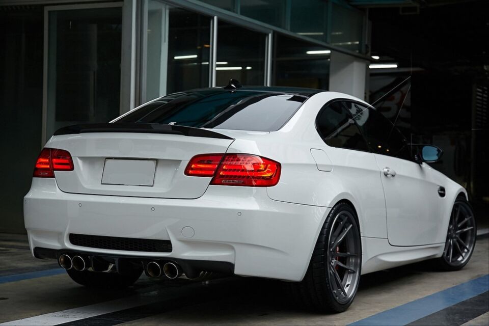 BMW 3 Serisi E92 M-Tech Spoiler - Piano Black