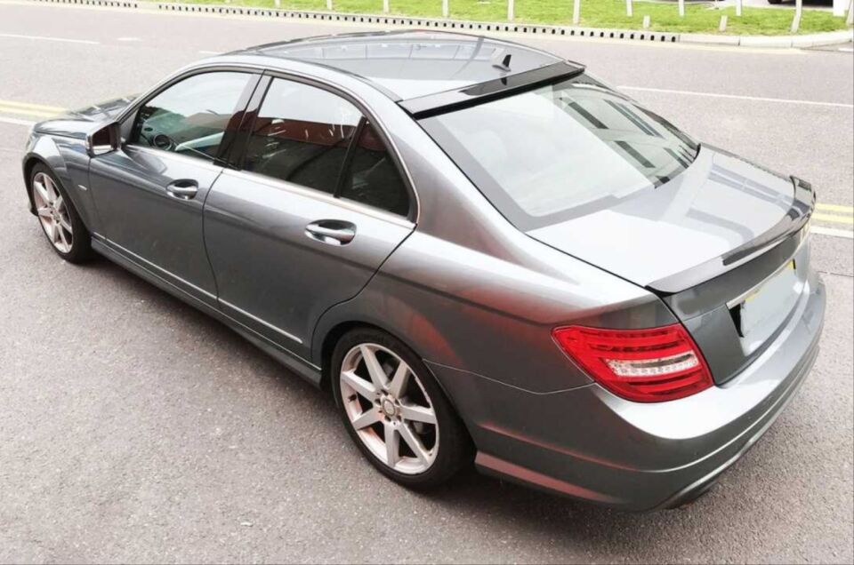 Mercedes-Benz C Serisi W204 Sedan 2008-2014 Piano Black Cam Üstü Spoyler