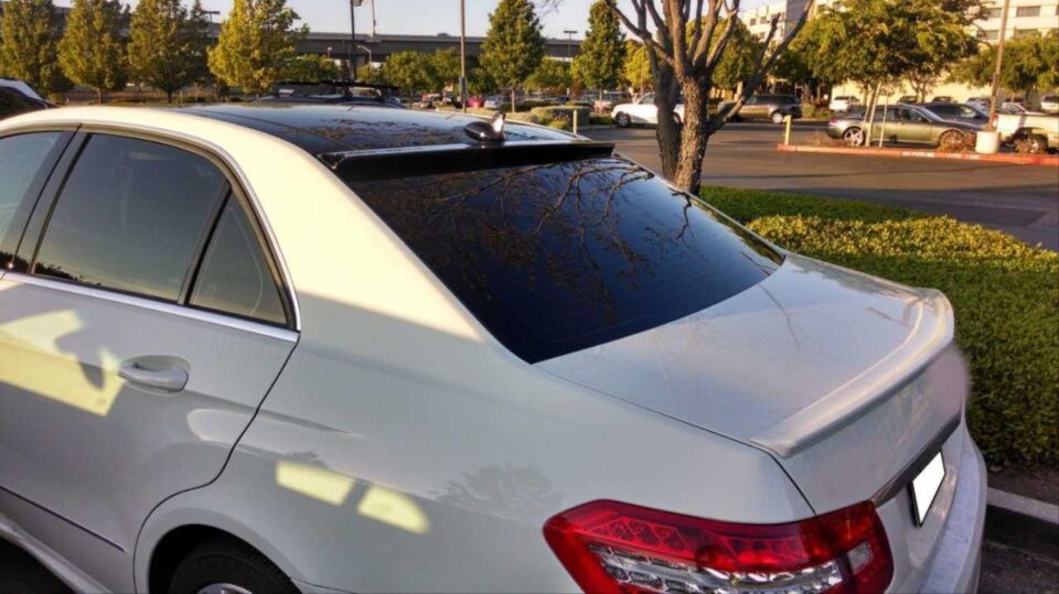 Mercedes-Benz E Serisi W212 2010-2016 Piano Black Cam Üstü Spoyler