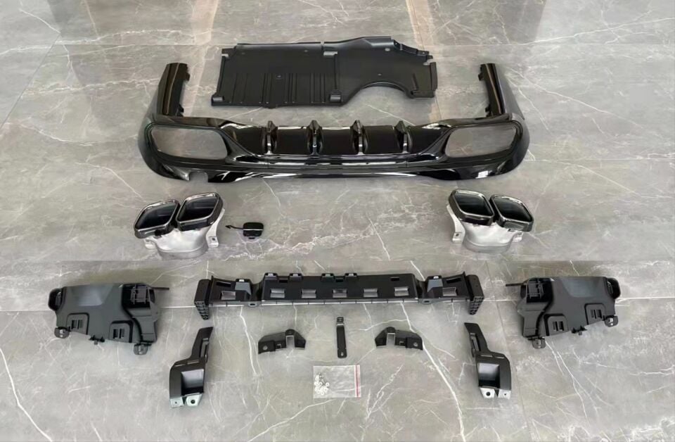 Mercedes W206 C Serisi C63 AMG Difüzör ve Egzoz Seti Parlak Siyah (AMG Paket İçin)