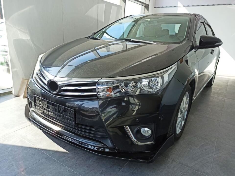 Toyota Corolla E170 Ön Tampon Lip Eklentisi 3 Parça Piano Black