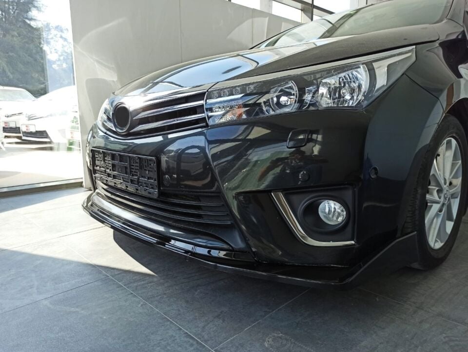 Toyota Corolla E170 Ön Tampon Lip Eklentisi 3 Parça Piano Black