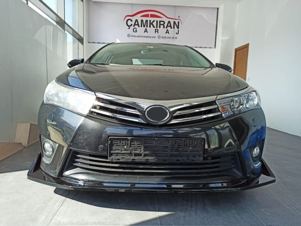 Toyota Corolla E170 Ön Tampon Lip Eklentisi 3 Parça Piano Black