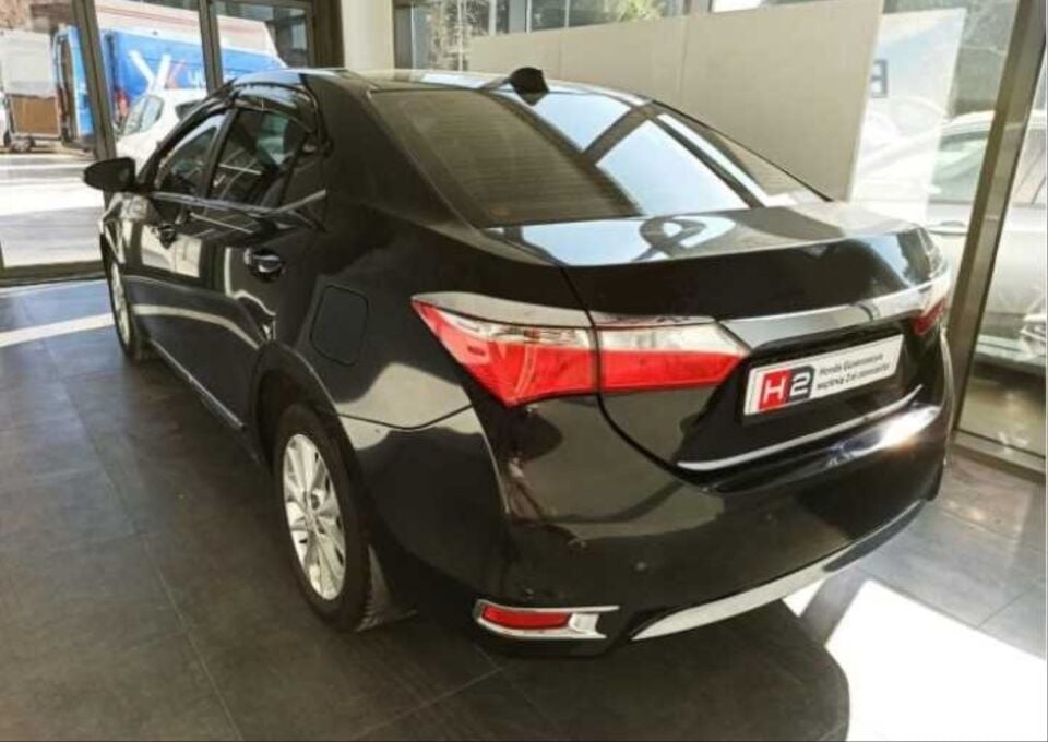 Toyota Corolla E170 Arka Stop Lambası Kaş Çıtası Seti Krom