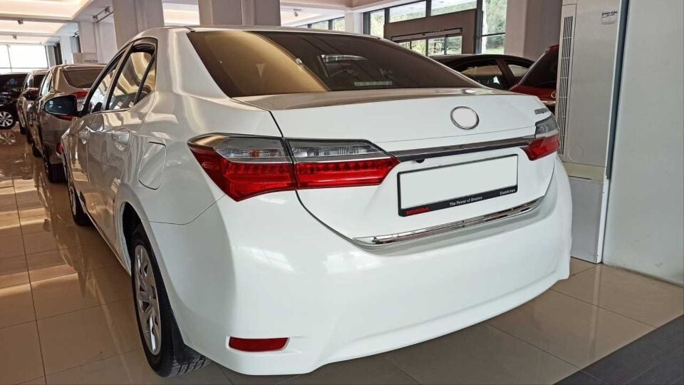 Toyota Corolla 2013-2019 Paslanmaz Çelik Bagaj Alt Çıtası