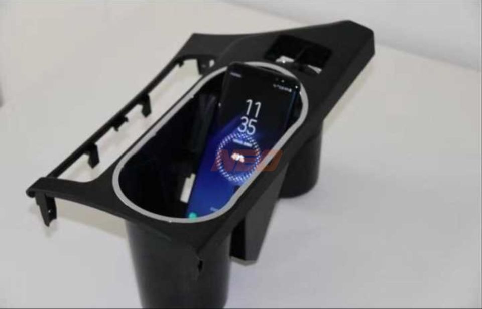 Toyota Corolla 2013-2019 Orta Konsol Kablosuz Telefon Şarj Ünitesi