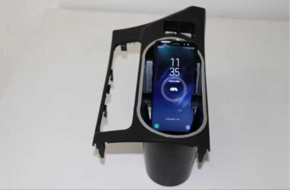 Toyota Corolla 2013-2019 Orta Konsol Kablosuz Telefon Şarj Ünitesi