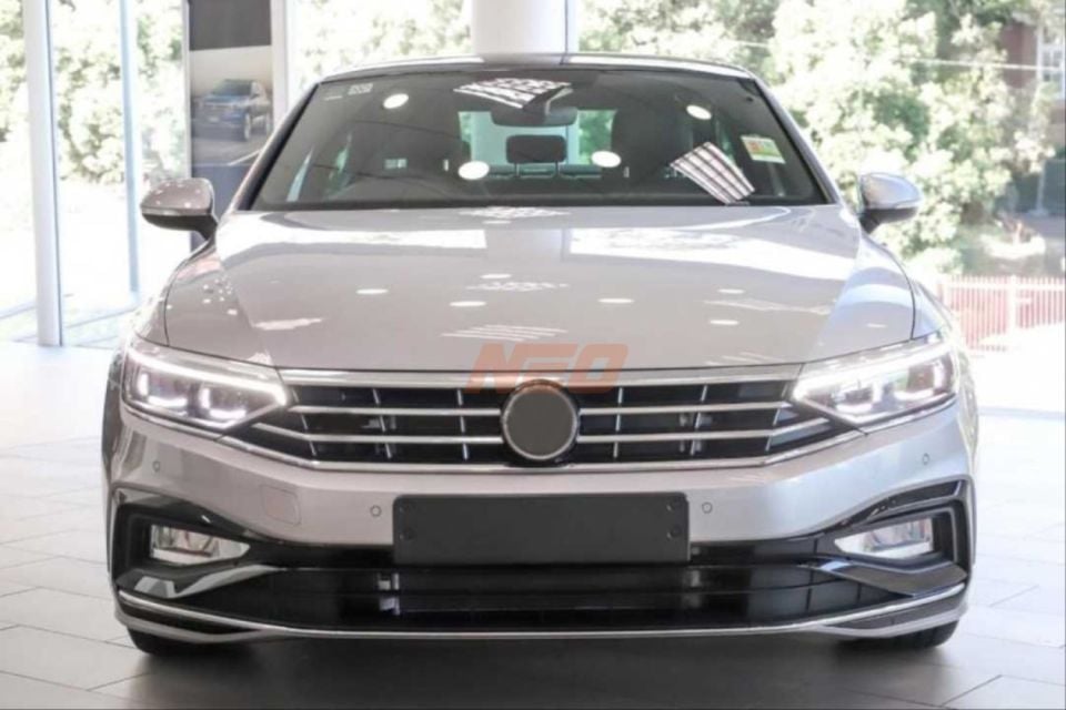 Volkswagen Passat B8.5 (19+) R-Line Ön Tampon ve Panjur Seti