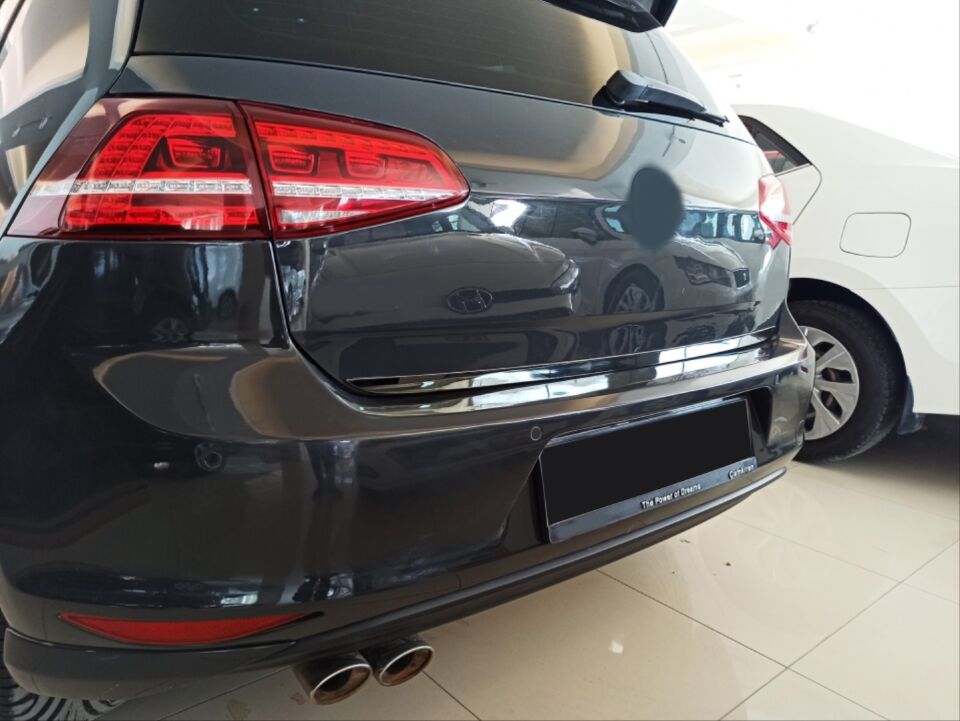 VW Golf 8 (MK8) Bagaj Kapağı Alt Çıtası Piano Black