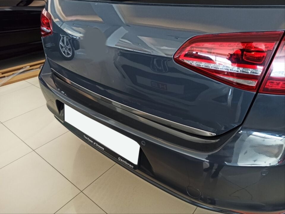VW Golf 7 & 7.5 Bagaj Kapağı Alt Krom Çıtası