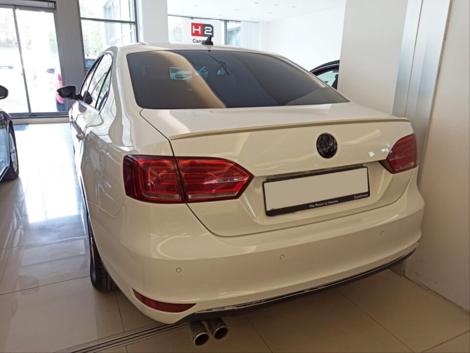 Volkswagen Jetta Mk6 GLI Bagaj Spoyleri Piano Black