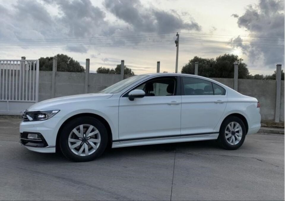 Volkswagen Passat B8/B8.5 R-Line Yan Marşpiyel Seti (Boyasız)