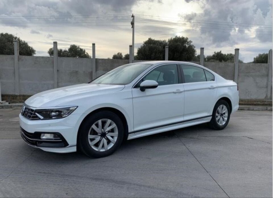 Volkswagen Passat B8/B8.5 R-Line Yan Marşpiyel Seti (Boyasız)