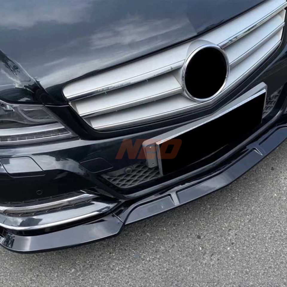 W204 2007-2014 C SERISI IÇIN  ÖN LIP BRS  - PIANO BLACK (PARLAK SIYAH) (AMG İÇİN)