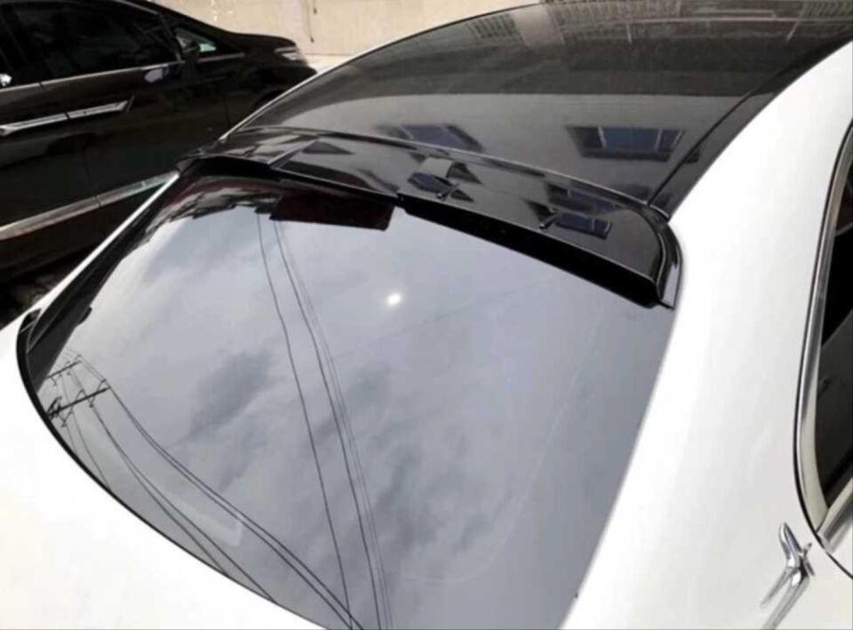 Mercedes W205 C Serisi Cam Üstü Spoiler Piano Black