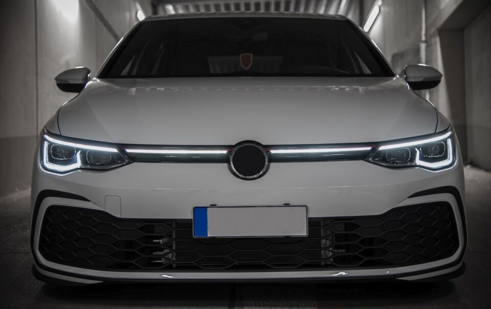 Volkswagen Golf 8 R-Line/GTI Uyumlu Işıklı LED Ön Panjur