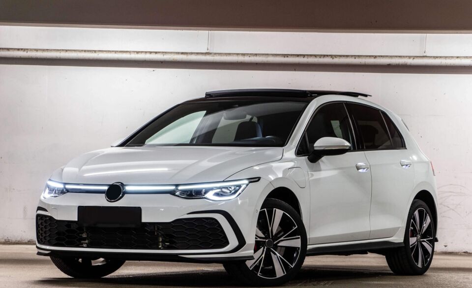 Volkswagen Golf 8 R-Line/GTI Uyumlu Işıklı LED Ön Panjur