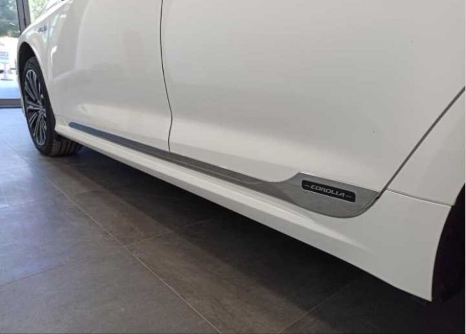 Toyota Corolla E210 Sedan Kapı Gövde Koruma Çıtası Seti Krom