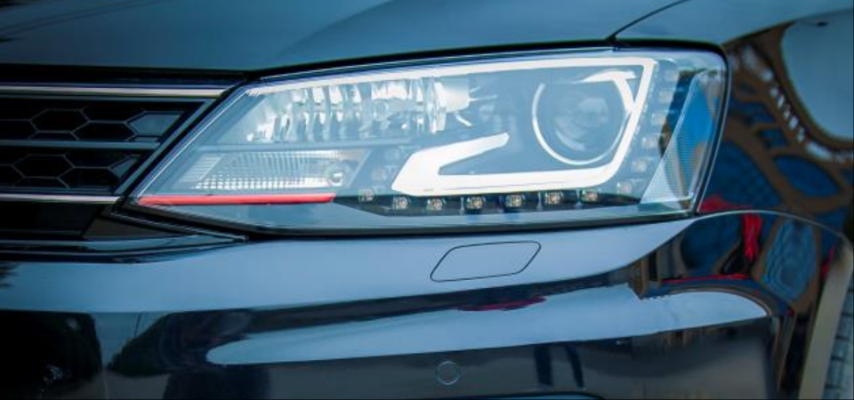 Volkswagen Jetta 2011-2014 Makyajsız Kasa GTI Kırmızı Şeritli U-LED Far Seti
