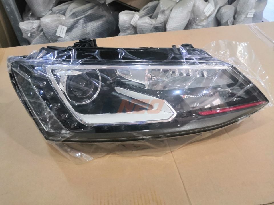 Volkswagen Jetta 2011-2014 Makyajsız Kasa GTI Kırmızı Şeritli U-LED Far Seti