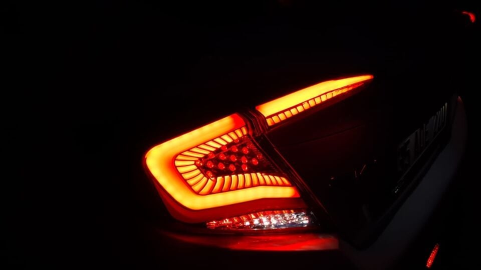 Honda Civic FC5 2016-2021 Omurga  Kayar Sinyalli LED Stop Seti (Kırmızı)