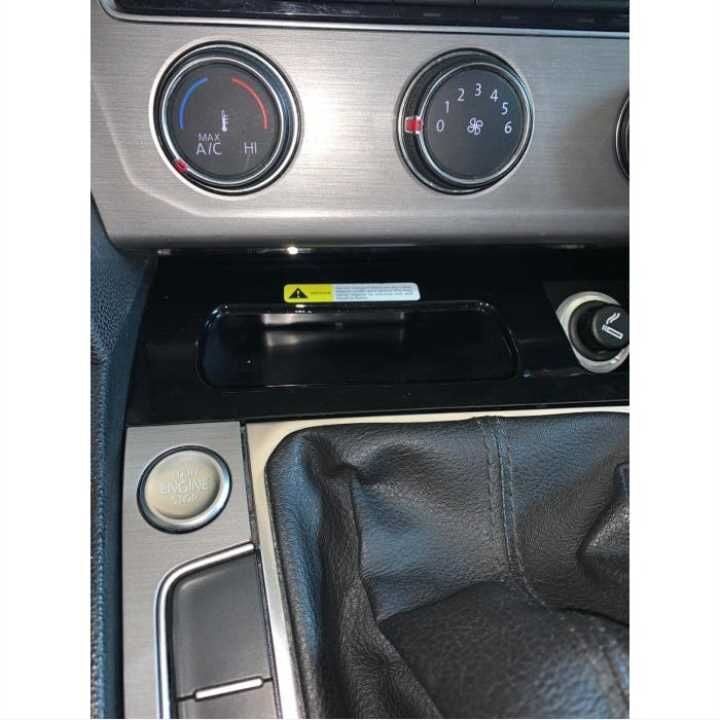 Volkswagen Passat B8 2015-2019 Orta Konsol Kablosuz Telefon Şarj Ünitesi