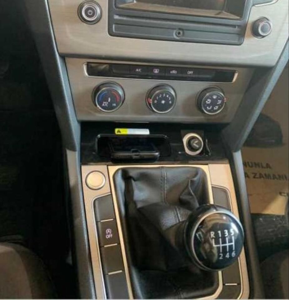 Volkswagen Passat B8 2015-2019 Orta Konsol Kablosuz Telefon Şarj Ünitesi