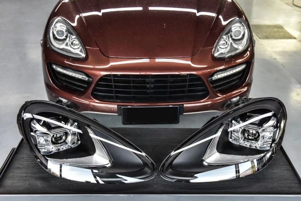 Porsche Cayenne (2011-2014) için 4 Nokta LED'li Facelift Far Seti
