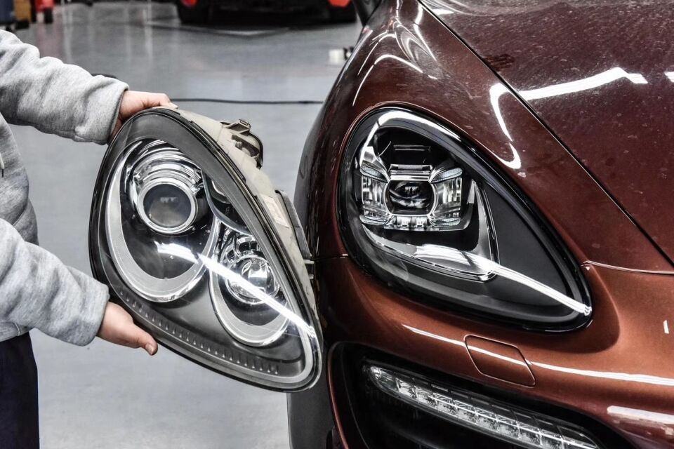 Porsche Cayenne (2011-2014) için 4 Nokta LED'li Facelift Far Seti